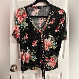 Short sleeve trendy T-shirt by Urban Episode